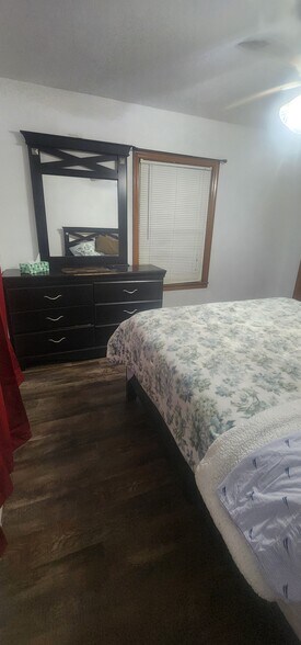 Building Photo - 406 NE 74th St