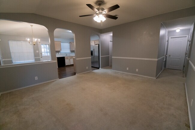 Building Photo - 10610 Tiger Way