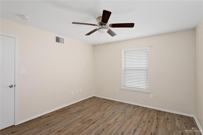 Building Photo - 13 E Stubbs St