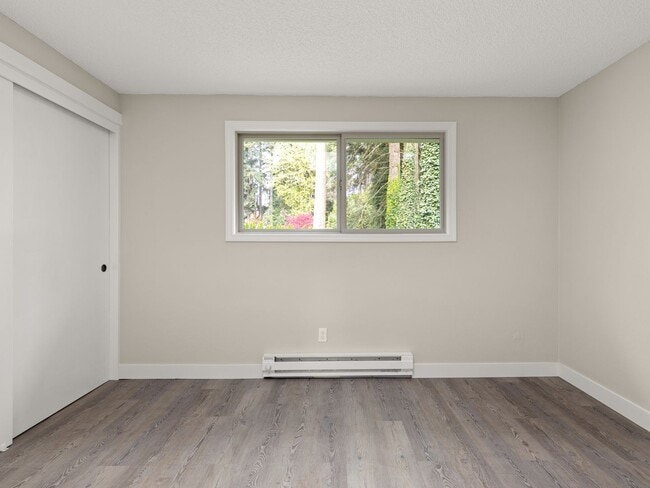 Building Photo - Single-family 3 bedroom home available for...