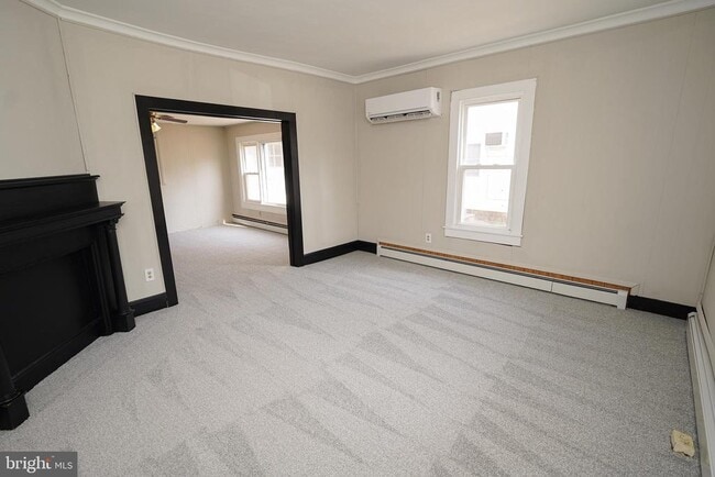 Building Photo - 305 E Pine St