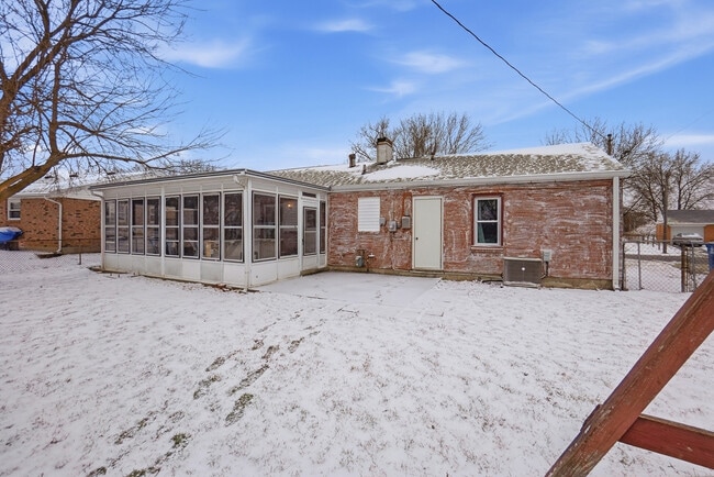 Building Photo - 946 N Westedge Dr