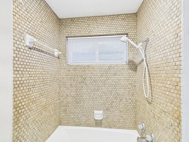 Building Photo - 7610 Hopewell Ln