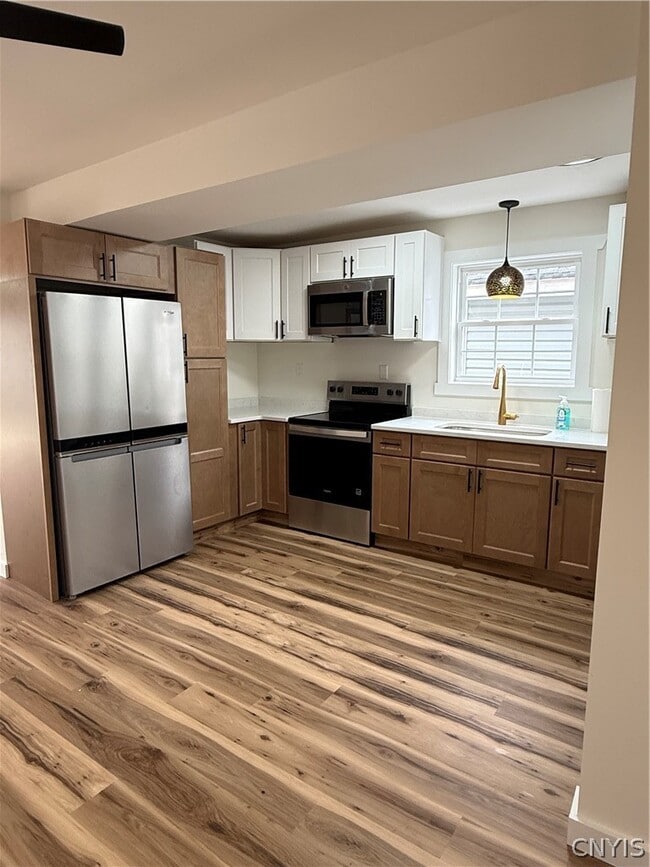 Building Photo - 6996 Lakeshore Rd