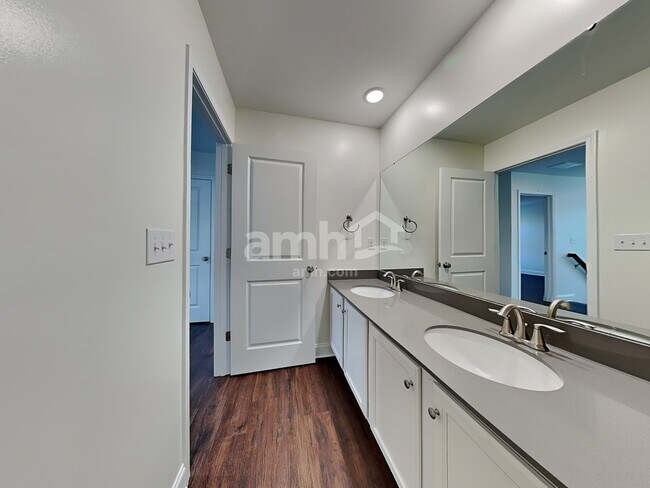 Building Photo - 15732 Thomas Rd