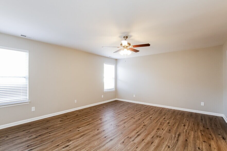 Building Photo - 102 Clacton Ct