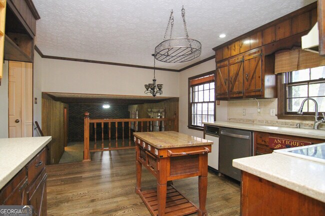 Building Photo - 125 Surrey Pl