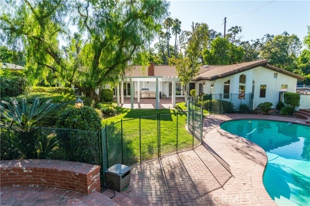 Building Photo - 5054 Encino Ave