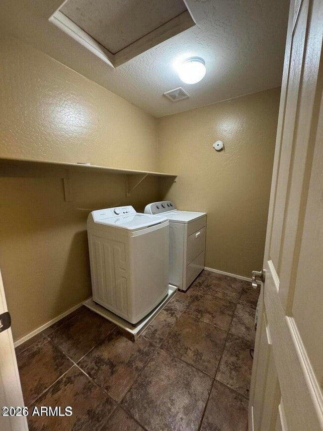 Building Photo - 11960 W Lewis Ave