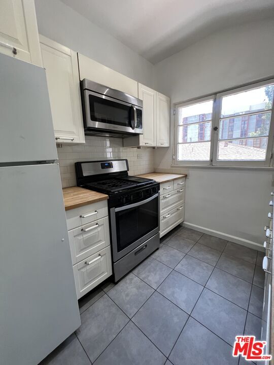Building Photo - 476 Landfair Ave