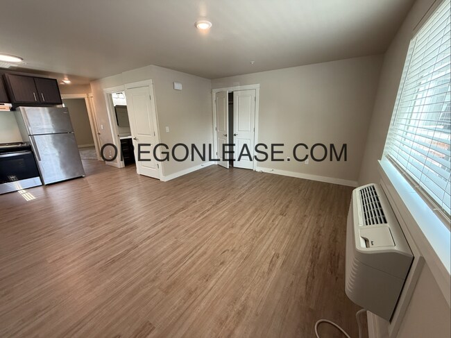 Building Photo - Newer 2-Bedroom Apartment located off Jasper rd in South Springfield