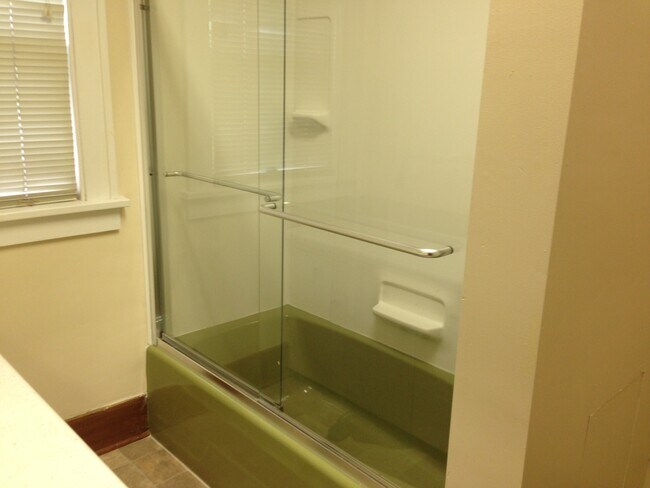 Building Photo - 523 Fairchild St