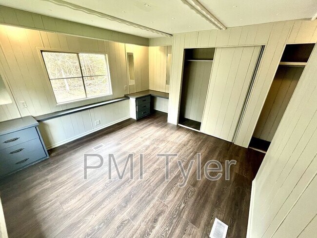 Building Photo - 9049 County Rd 427