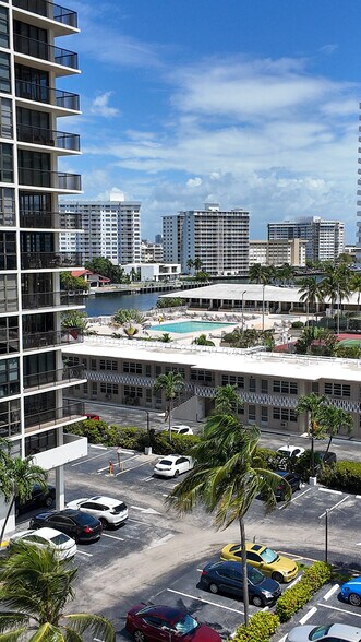 Building Photo - 2049 S Ocean Dr