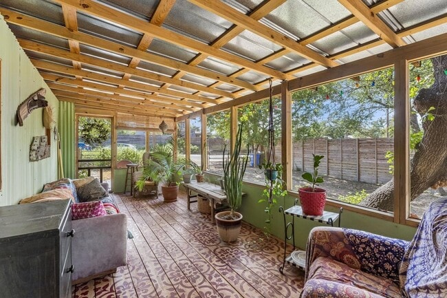 Building Photo - 1106 Minnie Dr