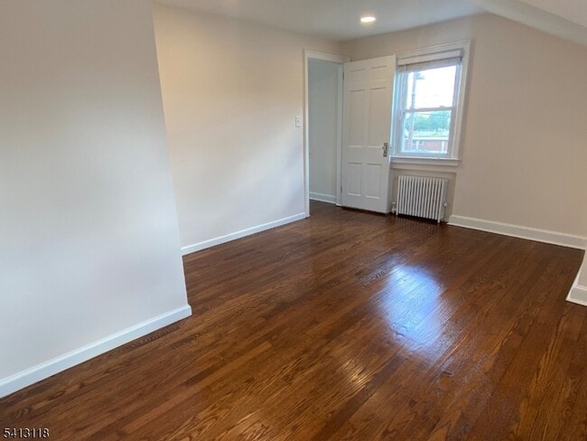 Building Photo - 52 Day St