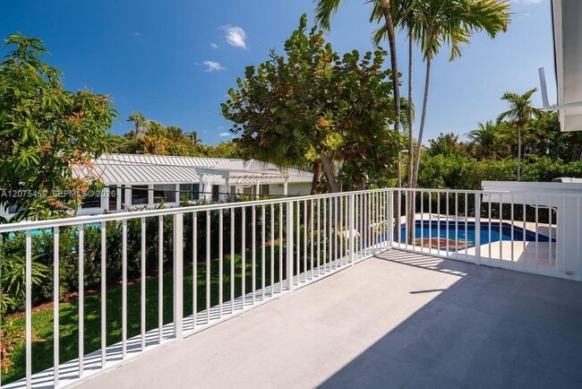 Building Photo - 669 S Mashta Dr