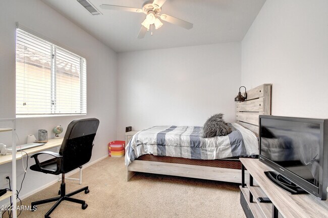 Building Photo - 1120 N Crosscreek Dr