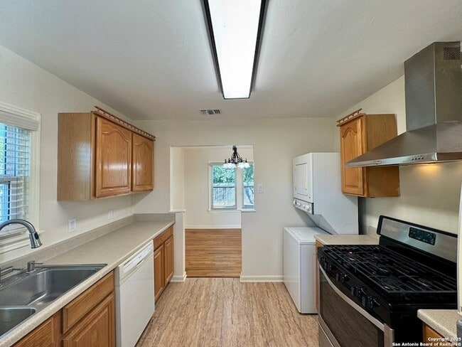 Building Photo - 207 E Terra Alta Dr