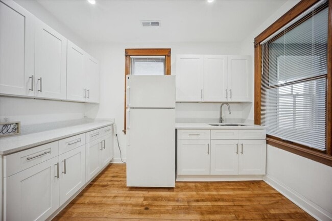 Building Photo - 5049 W 29th Pl