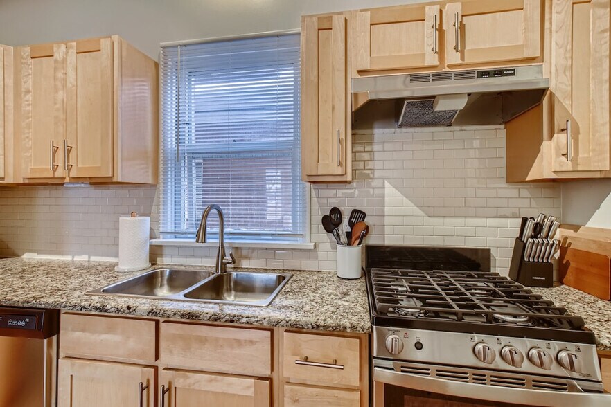 Building Photo - 601 S Pennsylvania St