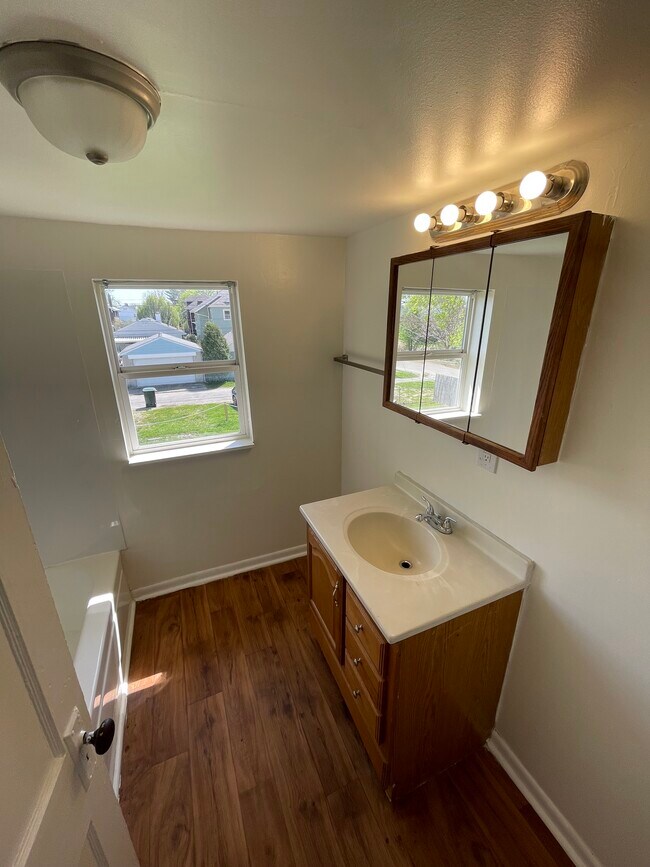 Building Photo - 495 Frebis Ave