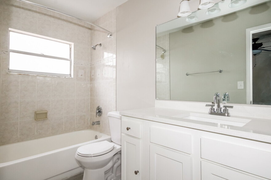 Building Photo - 1554 Thistledown Dr