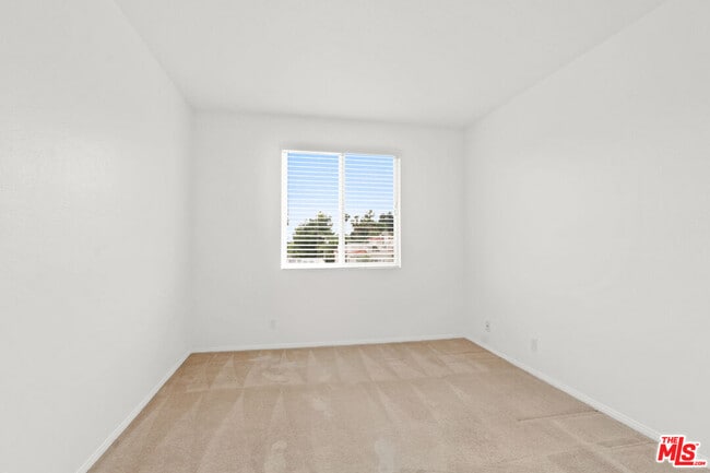 Building Photo - 5430 Bellingham Ave