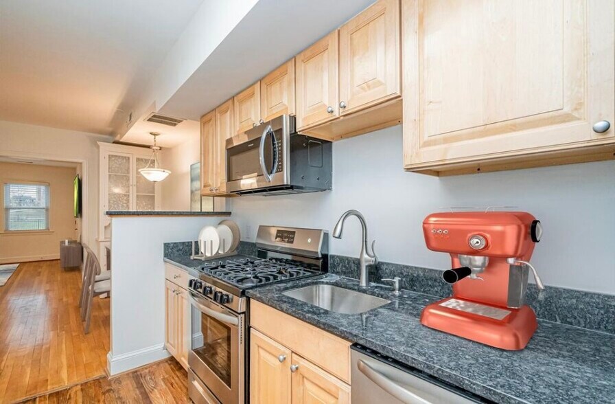 Building Photo - 209 19th St NE