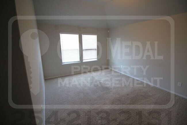 Building Photo - 335 Black Opal Dr