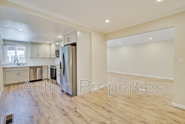 Building Photo - 135 Brenton Ct