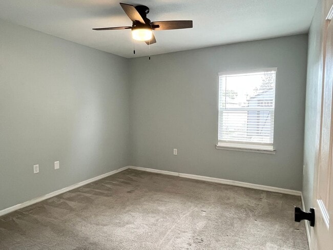 Building Photo - 947 Wages Way