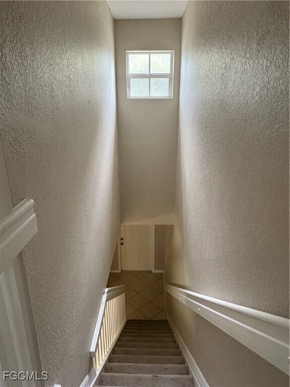 Building Photo - 10101 Poppy Hill Dr