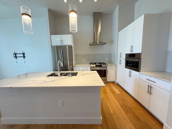 Building Photo - 3131 N Central Ave