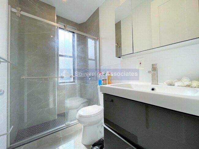 Building Photo - 45 Tiemann Pl