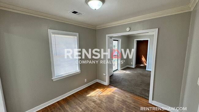 Building Photo - 992 Wrenwood St