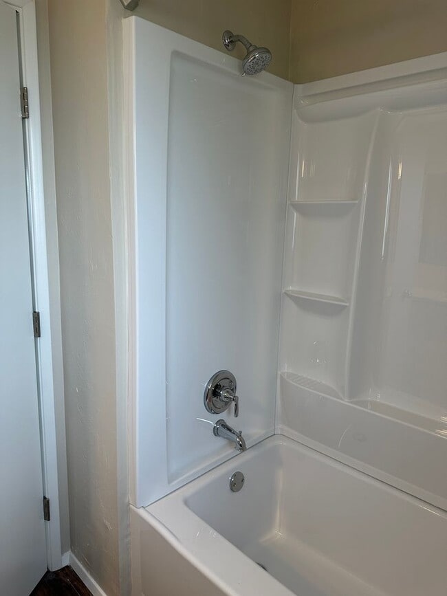 Building Photo - Unique 4 bed 1 1/2 bath duplex in Springfi...