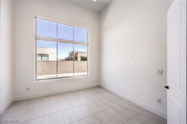 Building Photo - 10864 Agate Clfs Ave