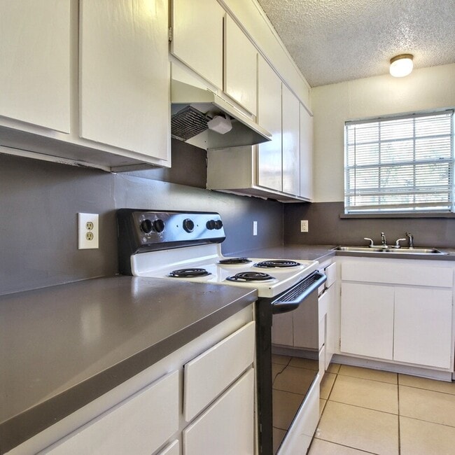 Building Photo - 3830 Coates Cir