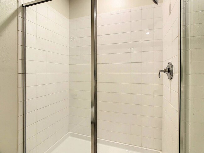 Building Photo - 1520 Oasis Club Blvd