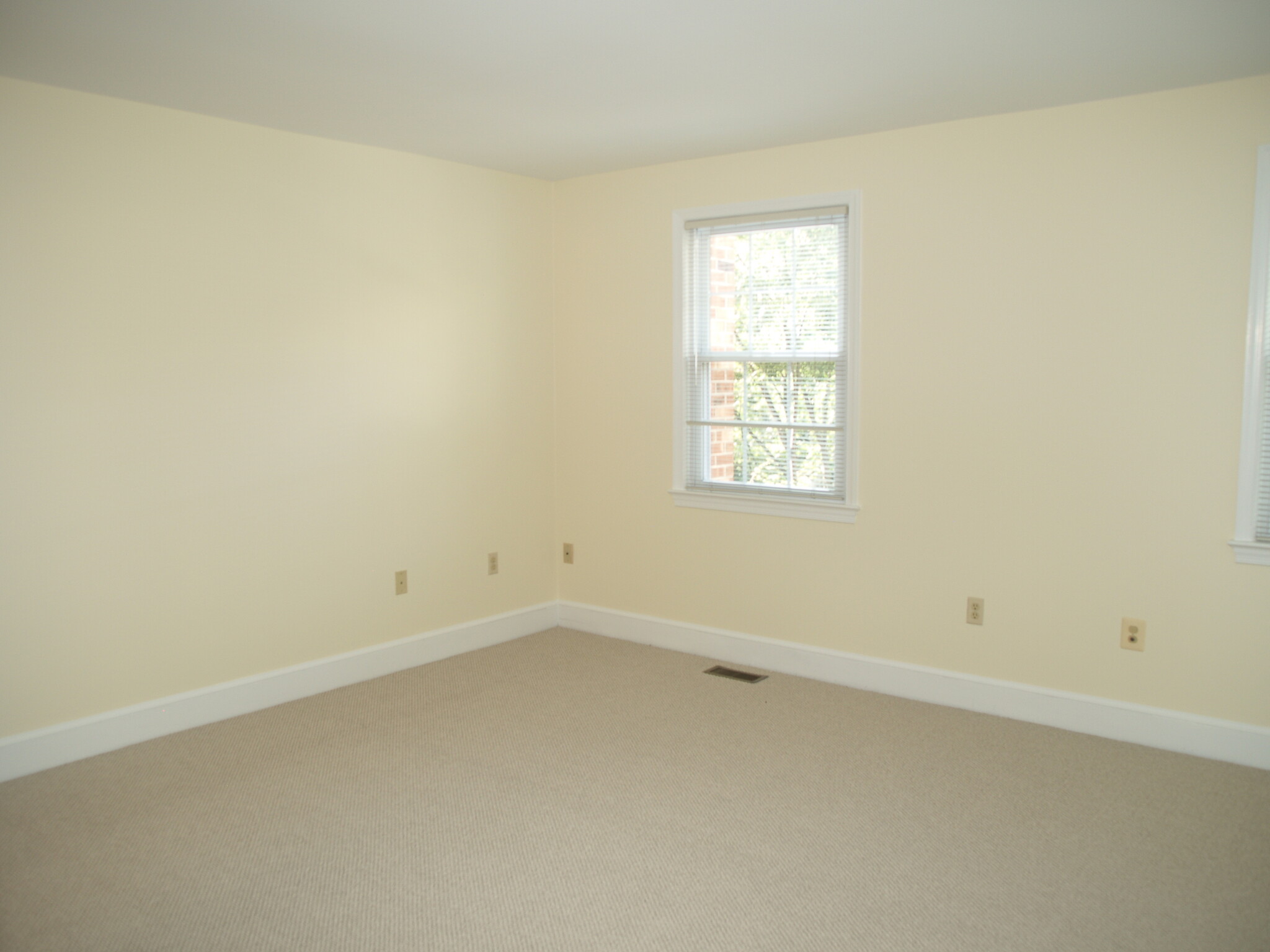 Main Bedroom - 3287 Sutton Pl NW