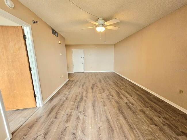 Building Photo - 21405 Olean Blvd