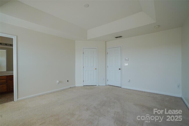 Building Photo - 15658 King Louis Ct