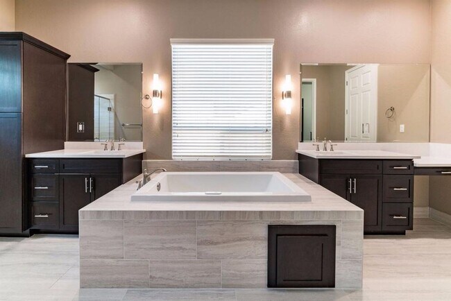 Building Photo - Custom Granville Built Home for Rent in Ol...