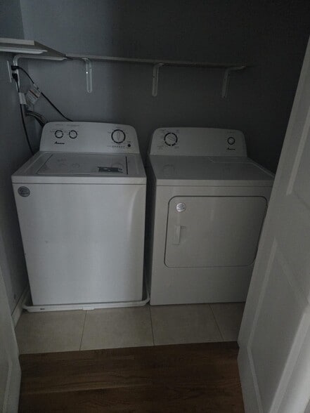 Laundry - 266 2nd Ave