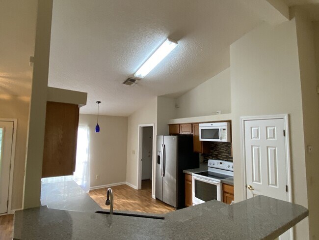 Building Photo - COMING SOON – 3 Bedroom, 2 Bathroom Single...
