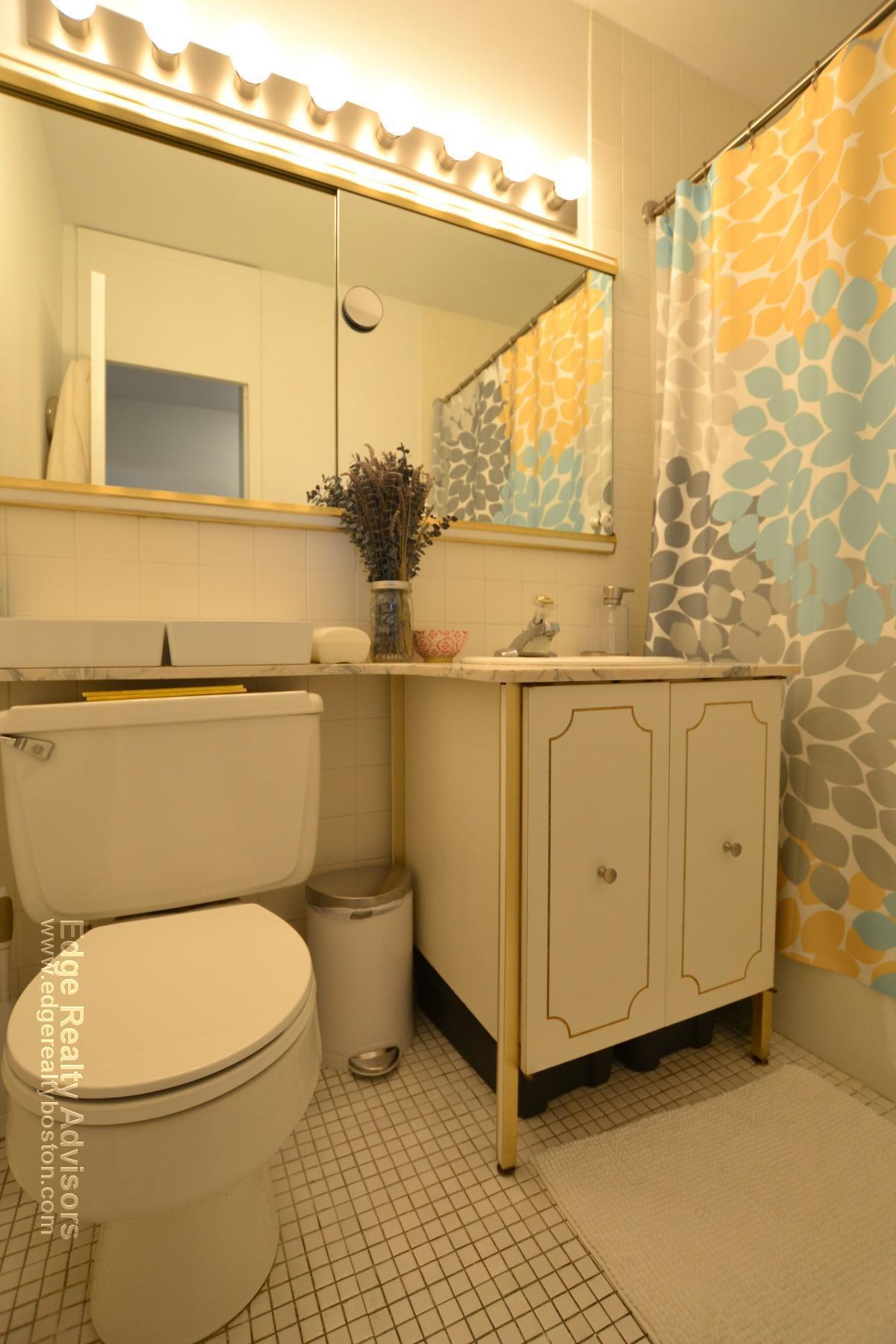 Building Photo - 65 E India Row