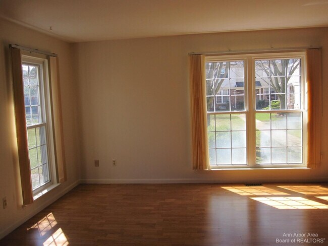 Building Photo - 3238 Alpine Dr