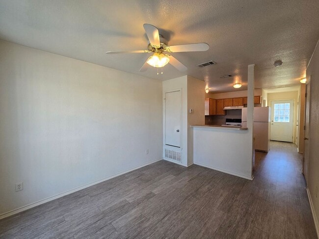 Building Photo - AVAILABLE NOW!