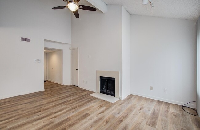 Building Photo - 12400 Overbrook Ln